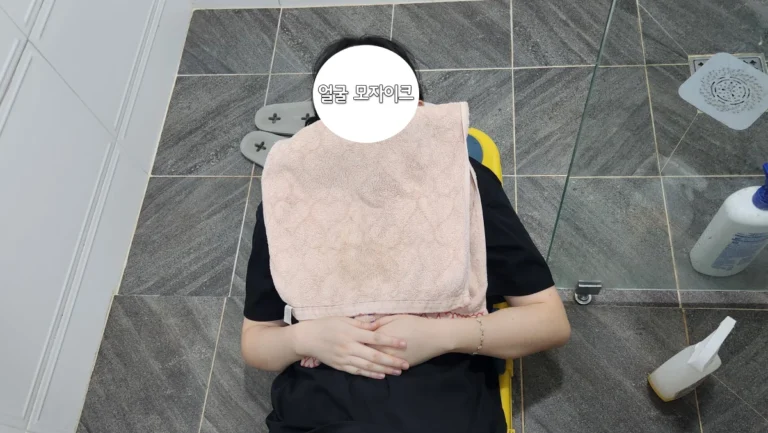 사람이-누워있는-누워서-머리감기기-용도로-사용한-세발기
